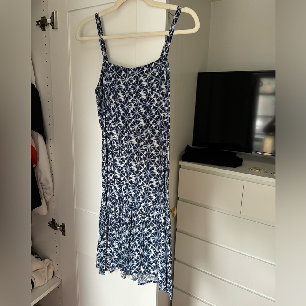 Gap blue and white patterned dress